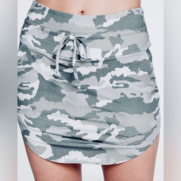 Chaser Camouflage Skort/Shorts Gray Small - Picture 2 of 10